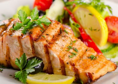 grilled salmon, healthy nutrition choices, smart dinner options, grilled salmon, seafood
